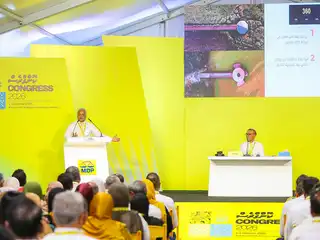 އިދާރީ ދާއިރާތައް ލާމަރުކަޒީ އުސޫލުން ހިންގުމުގެ ސިޔާސަތާ ގުޅޭގޮތުން، އަލީ ނިޔާޒު ހުށަހެޅުއްވި ކަރުދާހުގައި، ރާއްޖެއަކީ ފުރިހަމަ މާނައިގައި ލާމަރުކަޒީ ނިޒާމަކުން ހިންގާ ގައުމަކަށް ހެދުމަށްޓަކައި، ކައުންސިލްތަކަށް އިގުތިސާދީ އަދި އިދާރީ ބާރުވެރިކަން ހޯދައިދިނުމަށް ވަނީ ގޮވާލައްވާފައި
