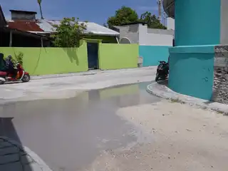 The deteriorating condition of the roads in Kulhudhuffushi City has led to severe flooding during the rainy season, causing significant disruptions to the daily lives of residents.
