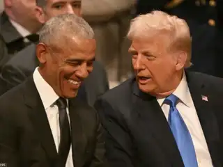 އޮބާމާގެ ދެމަފިރި ކަނބަލުންނަކީ ވަގުން ކަމަށް ބުނެ ނަސްލީ ގޮތުން ފުރައްސާރަކޮށް ޓްރަމްޕް ޕޯސްޓު ކުރި ފޮޓޯ، ވައިޓް ހައުސް އިން ޑިލީޓު ކޮށްލައިފި 