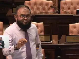 ހޯމަ ދުވަހުގެ ރައްޔިތުން މަޖިލީހުގެ ޖަލްސާގައި ހުޅުމާލެ އުތުރު ދާއިރާގެ މެންބަރު ހުސެއިން ޝަރީފު ވާހަކަ ދައްކަވަނީ