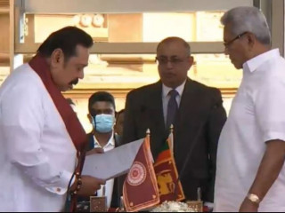 ސްރީލަންކާ ބޮޑުވަޒީރުކަމުގެ ހުވާ މަހިންދަ ރާޖަޕަކްސަ ކުރައްވައިފި