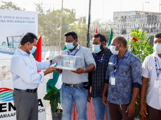 ގދ. ތިނަދޫގައި އިމާރާތްކުރާ އިންޖީނުގެ ރަމްޒުކޮށްދޭ މޮޑެލް އެއް ފެނަކަ އެމްޑީއާއި ހަވާލުކުރަނީ