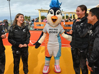 ނިއުޒީލޭންޑްގެ ބައެއް ކުޅުންތެރިން މުބާރާތުގެ މެސްކޮޓާއެކު