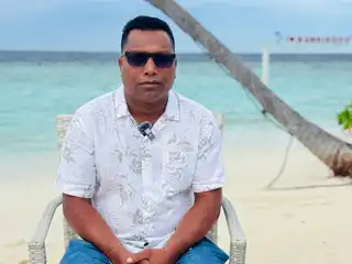 ހޮނިހިރު ދުވަހުގެ ފަށާއިރު ޕްރޮގްރާމްގައި ވާހަކަ ދައްކަވަމުން ބަނޑިދޫ ކައުންސިލްގެ ނައިބު ރައީސް އަހުމަދު އީސަ ވާހަކަ ދައްކަވަނީ