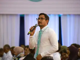 Majority Leader Ibrahim Falah addresses a meeting held at the request of the members of the Congress Party's Senate.
