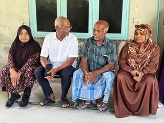 ކެންޑިޑޭޓުންނާ އެކު ރައީސް ސޯލިޙް ފޯކައިދޫގައި ދޮރުން ދޮރަަށް