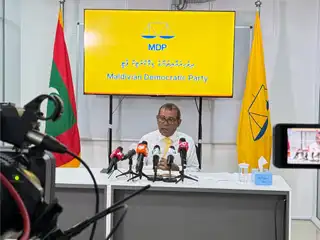 ބުދަ ދުވަހު އޮތް ނޫސްވެރިންގެ ބައްދަލުވުމުގައި އެމްޑީޕީގެ ޗެއާޕާސަން އަދި ކުރީގެ ރައީސް މުހައްމަދު ނަޝީދު ވާހަކަ ދައްކަވަނީ