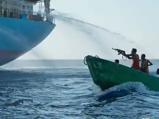 ޕާކިސްތާނުގެ ކަރާޗީން ފުރައިގެން ސޯމާލިއާގެ ބޮސާސޯއަށް ދަތުރުކުރަމުންދިޔަ، ޓެންޒޭނިއާގެ ދިދަ ނަގާފައިވާ "އެމްޓީ އަސާނާ" ނަމަކަށް ކިޔާ މުދާ އުފުލާ ބޯޓެއް، ޔަމަނުގެ އައްސޭރިފަށުން ސޯމާލިއާގެ ކަނޑުފޭރޭ ބަޔަކު ވަނީ ހައިޖެކް ކޮށްފައި