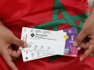 ފީފާ ވޯލްޑް ކަޕް ގަތަރު 2022 ގެ ގަދަ 16 ގައި މޮރޮކޯ އާއި ސްޕެއިން ބައްދަލުކުރާ މެޗުގެ ކުރިން، މޮރޮކޯގެ ސަޕޯޓަރަކު އެ މެޗުގެ ޓިކެޓްތައް ދައްކާލަނީ