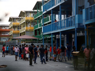 ސިންގަޕޯރުގައި ކޮވިޑް-19 ފެތުރެން ދިމާވި ސަބަބަކީ އެގައުމަށް ހިޖުރަކޮށްފައިވާ މަސައްކަތްތެރިންނަށް ސަމާލުކަންނުދެވުން