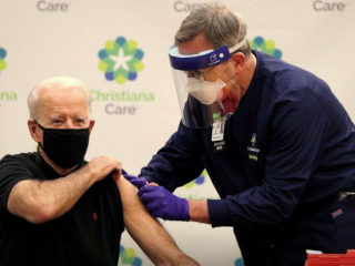 އެމެރިކާގެ އިންތިހާބީ ރައީސް ޖޯ ބައިޑަން ފައިޒަރ-ބަޔޮންޓެކް ވެކްސިން ޖައްސަވަނީ