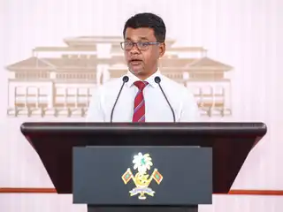 ރައީސް އޮފީހުގައި އޮތް ނޫސްވެރިންގެ ބައްދަލުވުމުގައި ހެލްތު މިނިސްޓަރު ނާޒިމް