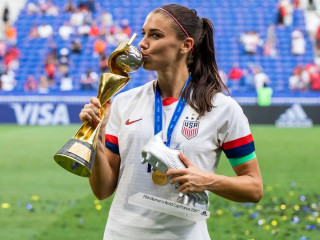 އެމެރިކާގެ އެލެކްސް މޯގަން