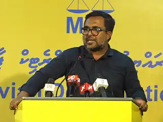 އެމްޑީޕީން ބޭއްވި ހަރުގެ ޖަލްސާގައި އެޑިއުކޭޝަން މިނިސްޓްރީގެ ކުރީގެ ޑެޕިއުޓީ މިނިސްޓަރު މުހައްމަދު އިހުސާން ވާހަކަ ދައްކަވަނީ