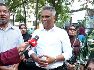ގަލޮޅު އުތުރުގެ ގެތަކަށް ވަޑައިގެންނެވުމަށްފަހު މޭޔަރު އާޒިމް ރާއްޖެޓީވީއަށް އިންޓަރވިއު ދެއްވަނީ.
