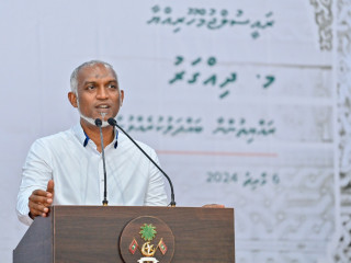 President Muizzu speaking to residents of Dhiggaru island