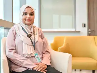 އޯޓިޒަމް އާއި އޭޑީއެޗްޑީ ފަދަ ބަލިތަކަށް ޚާއްސަވި ރާއްޖޭގެ ފުރަތަމަ ޑޮކްޓަރު، ޑރ. ފަޒުނާ: އޭނާ ނިޔާވީ ކެންސަރު ބައްޔަށް ފަރުވާ ހޯއްދަވަމުން ގެންދަވަނިކޮށް