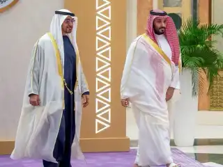 ޖީސީސީގެ ޤައުމުތަކާ ދެކޮޅަށް އީރާން އިން ދޭ ހަމަލާތަކާ ގުޅިގެން، ސައުދީގެ ވަލީ އަހުދާއި ޔޫއޭއީގެ ރައީސް އިންޒާރެއް ދެއްވައިފި 