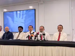 ހޯމަ ދުވަހު ބޭއްވި ނޫސްވެރިންގެ ބައްދަލުވުމެއްގައި ކުރީގެ ހޯމް މިނިސްޓަރު ޝެއިޚް އިމްރާން އަބްދުﷲ ވާހަކަ ދައްކަވަނީ.  