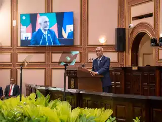 ރައީސް ޑރ. މުހައްމަދު މުއިއްޒު މަޖިލީހުގައި ރިޔާސީ ބަޔާން އިއްވަނީ. 