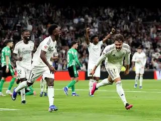 މެޗުގައި ލަނޑު ޖެހުމަށް ފަހު ރެއާލްގެ ކުޅުންތެރިން އުފާ ފާޅު ކުރަނީ