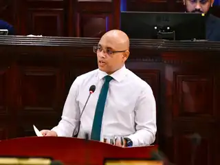 ފިނޭންސް މިނިސްޓަރު ހަސަން ޒަރީރު 2027 ވަނަ އަހަރަށް ލަފާކުރާ ބަޖެޓް ހުށަހަޅުއްވަނީ 