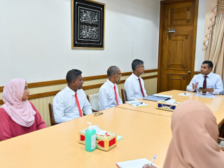 VP Naseem met with council members of HDh. Neykurandhoo Island on Wednesday