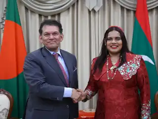 ދިވެހިރާއްޖޭގެ ޚާރިޖީ ވަޒީރު އިރުތިޝާމް އާދަމް، ބަންގްލަދޭޝްގެ ޚާރިޖީ ވަޒީރު ޑޮކްޓަރ ޚަލީލުއްރަޙްމާން އާ ބައްދަލުކުރައްވަނީ