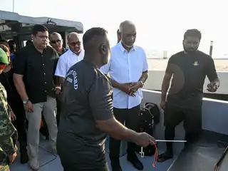 ފެލިދެއަތޮޅުގައި ފީނަން ދިޔަ އިޓަލީ ވިލާތުގެ ޑައިވަރުންތަކަކަށް ދިމާވި ހިތާމަވެރި ހާދިސާއާ ގުޅިގެން، ރައީސް ޑރ. މުޙައްމަދު މުޢިއްޒު އެ ހާދިސާ ހިނގި ސަރަހައްދަށް ޒިޔާރަތްކުރެއްވި އިރު މަސައްކަތާ ގުޅޭ މައުލޫމާތު މަހުދީ (ކ) ރައީސް އަށް ދެއްވަނީ