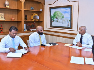 President Ibrahim Mohamed Solih has held discussions with the council members of Maabaidhoo Island in the Laamu Atoll, regarding the development plans of the island