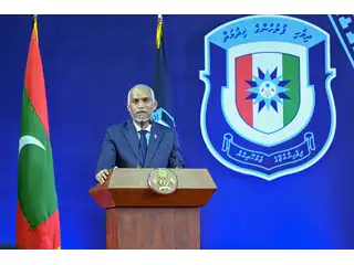 ދިފާޢީ ޚިދުމަތްތައް ހަރުދަނާކޮށް ވަރުގަދަކުރުމަކީ ޤައުމީ ޚިދުމަތެއްގެ ގޮތުގައި އިޚްލާސްތެރިކަމާއެކު ސަރުކާރުން ފުރިހަމަކޮށްދެއްވަމުން ގެންދަވާނެކަމެއްކަމުގައި ރައީސުލްޖުމްހޫރިއްޔާ ވިދާޅުވެއްޖެ