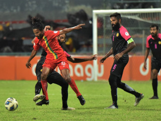 ދަ ގްރާންޑޭ އާއި ޔޫވީ ބައްދަލުކުރި މެޗުގެ ތެރެއިން: މި މެޗުން ދަ ގްރާންޑޭ މޮޅުވީ 2-1 ން