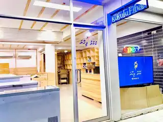 ކުކުޅު ފިހާރަ: ޑިސެމްބަރ 24 އިން ފެށިގެން މި ފިހާރައިން ގަންނަ ކޮންމެ ކުކުޅު ފައިގެ 10 ކޭހަކަށް، އެއް ކޭސް ހިލޭ ލިބޭނެ