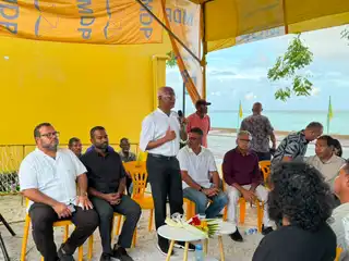 ކުރީގެ ރައީސް އިބްރާޙިމް މުހައްމަދު ސޯލިހު އައްޑޫގައި ބޭއްވި ބައްދަލުވުމެއްގައި ވާހަކަދައްކަވަނީ.