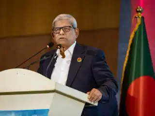 ބީއެންޕީގެ މިރްޒާ ފަޚްރުލް އިސްލާމް އާލަމްގީރު، މައިގަނޑު ގޮތެއްގައި ރަސްމީ އިއްޒަތުގެ މަގާމެއް ކަމުގައިވާ ރައީސްކަމުގެ މަގާމަށް ވަނީ ގާނޫނު ހަދާ މަޖިލީހުގައި ނެގި ވޯޓެއްގައި އިންތިޚާބު ކޮށްފައި
