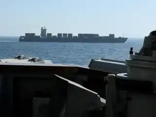 އީރާނުގެ މުދާ އުފުލާ ބޯޓަކަށް އެމެރިކާގެ ސިފައިން ބަޑިޖަހާ، ބޯޓު ހިފަހައްޓައިފި