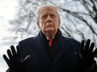 ދެން ދޭ ހަމަލާ އެއް ކުރިއަށްވުރެ މާ ނުރައްކާތެރިވާނެ ކަމަށް ވިދާޅުވެ، އެމެރިކާގެ ރައީސް ޑޮނަލްޑް ޓްރަމްޕް ބުދަ ދުވަހު އީރާނަށް އަނެއްކާ ވެސް ވަރުގަދަ އިންޒާރެއް ދެއްވައިފި