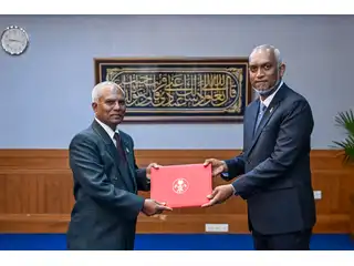 ވަޒީފާއާބެހޭ ޓްރައިބިއުނަލްގެ މެންބަރުކަމުގެ ލިޔުން ރައީސުލްޖުމްހޫރިއްޔާ ޝުއައިބުއަށް ހަވާލު ކުރައްވަނީ