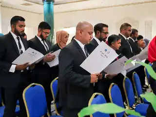 ގާނޫނީ ވަކީލުން ހުވާ ކުރެއްވި ރަސްމިއްޔާތެއްގެ ތެރެއިން.  ފައިލް ފޮޓޯ 
