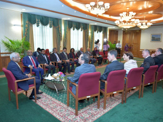 މިދަޔަ އަހަރު ބޭއްވި އީޔޫ ޕޮލިސީ ޑައިލޮގްގައި ވަފުދުގެ ބޭފުޅުން ރައީސް އަރިހަށް ކުރެއްވި ޒިޔާރަތުގެ ތެރެއިން