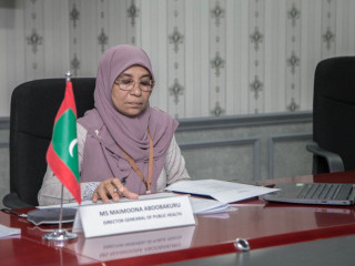 ޑިރެކްޓަރ ޖެނެރަލް އޮފް ޕަބްލިކް ހެލްތް މައިމޫނާ އަބޫބަކުރު: ކޮވިޑް-19 ރޯގާ އާގުޅިގެން ރައްކާތެރިކަމުގެ ގިނަ ފިޔަވަޅުތަކެއް އަޅުއްވަމުން ގެންދެވި