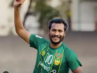 ވިކްޓަރީ ބަލިކޮށް، މާޒިޔާގެ ރެކޯޑު ކުރިއަށް