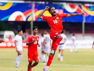 މެޗުގައި ލަނޑު ޖެހުމަށް ފަހު ރާއްޖޭގެ ސެންޓޭ އުފާ ފާޅު ކުރަނީ
