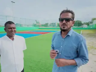 The former President of the Meedhoo Island Council, Mohamed Shahid, has expressed concern during an interview with RaajjeTV regarding the development of the island's volleyball court, alleging that the project was completed without adhering to professional technical advice.