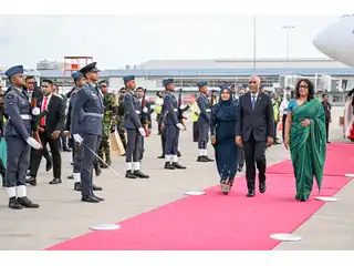 ލަންކާގައި ދިރިއުޅޭ ދިވެހީންނަށް ބިރު ދެއްކި މައްސަލައިގައި އެގައުމުގެ ފުލުހުންނާއި، ހައިކޮމިޝަން މެދުވެރިކޮށް މައުލޫމާތު ހޯދަމުންދާ ކަމަށް ފޮރިން މިނިސްޓްރީން ބުނެފި
