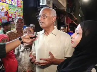 ހެންވޭރު ހުޅަނގު ދާއިރާގެ ކެމްޕޭނަށް ވަޑައިގެން ރައީސް ސޯލިހު ރާއްޖެޓީވީ އަށް އިންޓަރވިއު ދެއްވަނީ.