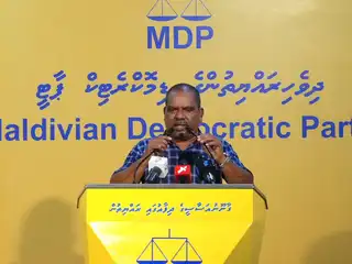 އެމްޑީޕީގެ ހަރުގެ ޖަލްސާގައި އެޕާޓީގެ ގައުމީ މަޖިލީހުގެ މެންބަރު ޝާތިރު އަބްދުއްރަހްމާން ވާހަކަ ދައްކަވަނީ. 