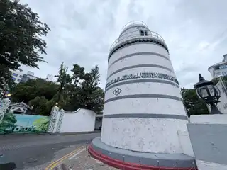 މާލޭ ހުކުރު މިސްކިތުގެ މުންނާރު، ފެހި ނުކަހާ ހުރުމުގެ ސަބަބުން ވަނީ ވަރަށް ބޮޑަށް ހަޑިވެފައި