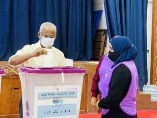 President Ibrahim Mohamed Solih casting his ballot during Saturday's polls