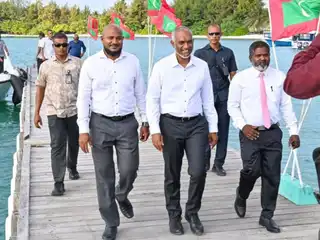 ރައީސް މުޢިއްޒު އާއި މެމްބަރު ޝުޖާއު.